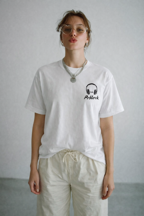 WWFOW_Ponork_1776158328308_fk12li73b6kybse.png Womens Oversized White Graphic T-Shirt Headphone Back Print Casual Wear